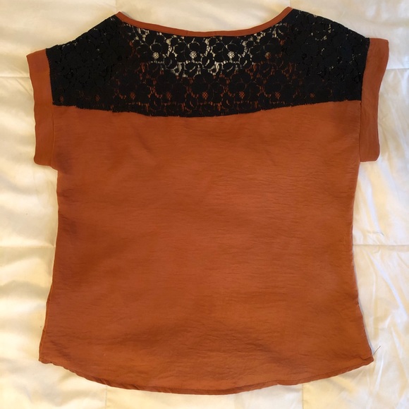 Women’s Blouse. Size M. Lace & Rayon. - Picture 2 of 2